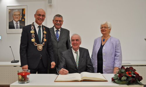 Ehrennadel 2019 Gruppenbild bei der Eintragung ins Goldene Buch der Stadt Meckenheim