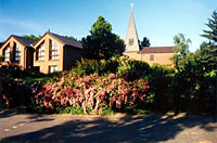 Foto aus den 80er Jahren der ersten evangelischen Kirche in Meckenheim, die Christuskirche.