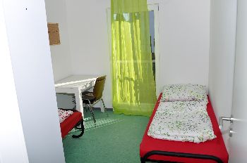Fluechtlingsunterkunft Innenbereich Schlaf- Und Aufenthaltsraum