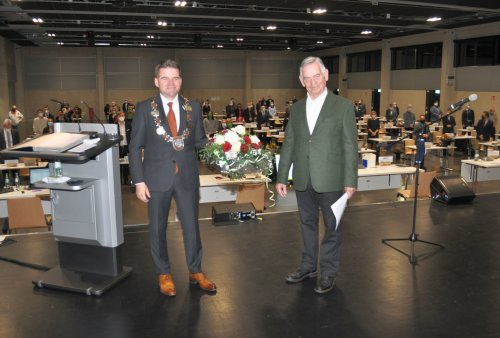 Altvorsitzender Alexander Voigtsberger vereidigt Holger Jung als Bürgermeister der Stadt Meckenheim