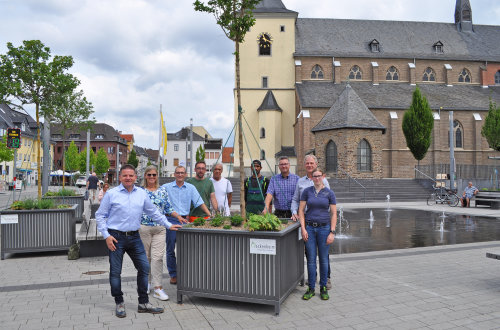 Pflanzkasten-kirchplatz Gruppenbild01