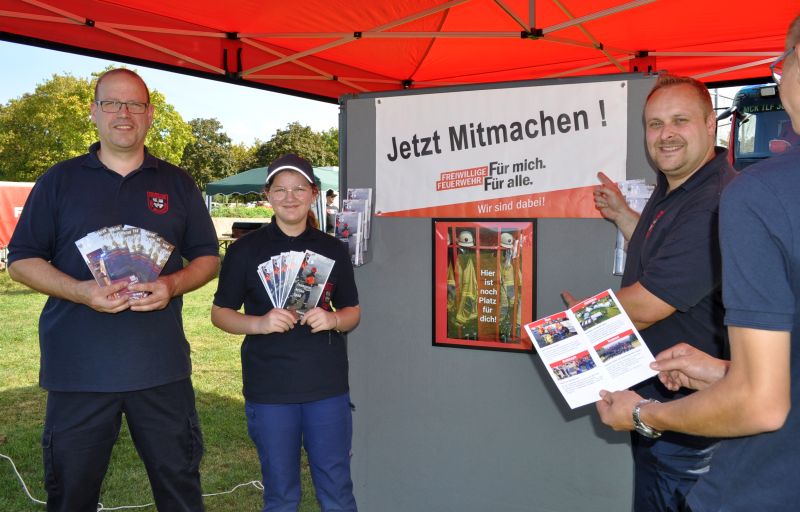 Foto zeigt den Infostand der Freiwilligen Feuerwehr Meckenheim.