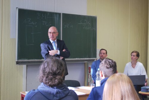 Demokratiestunde mit Bürgermeister Spilles am Konrad-Adenauer-Gymnasium. Foto: KAG