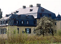 Foto zeigt eine Außenansicht der Burg Lüftelberg