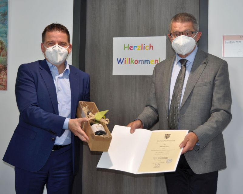 Foto zeigt Bürgermeister Holger Jung und den Ersten Beigeordneten Hans Dieter Wirtz.