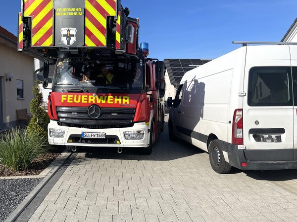 Versperrte Durchfahrt für Feuerwehrfahrzeuge