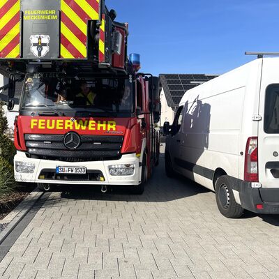 Bild vergr&ouml;&szlig;ern: Versperrte Durchfahrt für Feuerwehrfahrzeuge