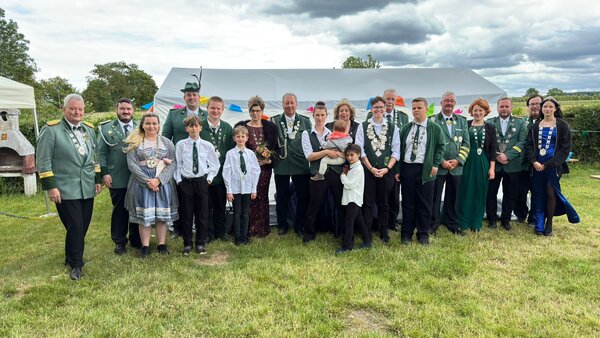 Bild vergr&ouml;&szlig;ern: Gruppenbild der amtlierenden Majestäten auf dem Schützenfest 2026