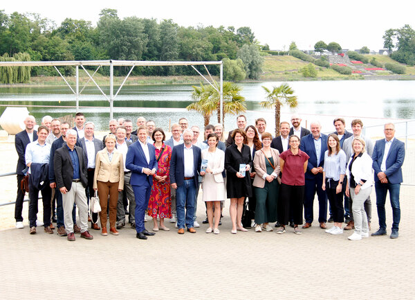 4 Jahre HWS Erft - Gruppenbild am See