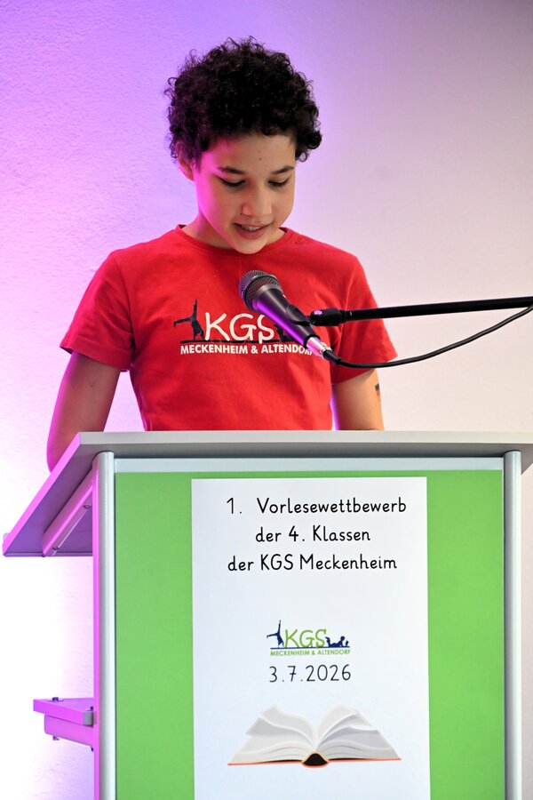 Bild vergr&ouml;&szlig;ern: Linette liest das Sams