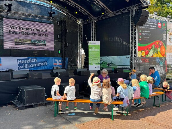 Bild vergr&ouml;&szlig;ern: Vorlesen auf dem Altstadtfest