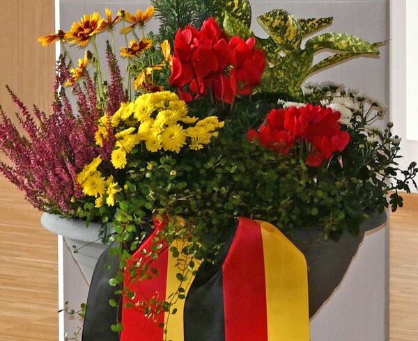 Bild vergr&ouml;&szlig;ern: Tag der Deutschen Einheit Blumenbouquet