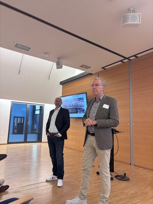 Bild vergr&ouml;&szlig;ern: Vorsitzender Dr. Kurt Jäger (r.) und Referent Oliver Boselli (l.)