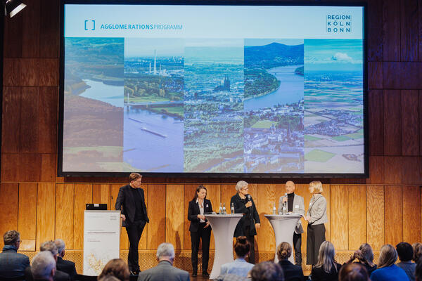 Bild vergr&ouml;&szlig;ern: region-kb_Programmkonferenz_Agglomerationsprogramm_c_Julia-Holland