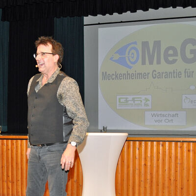 Bild vergr&ouml;&szlig;ern: mega_2019_vertragsunterzeichnung_eventkabarettist_brueske